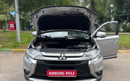Mitsubishi Outlander III рестайлинг 3, 2015 год, 1 200 000 рублей, 3 фотография