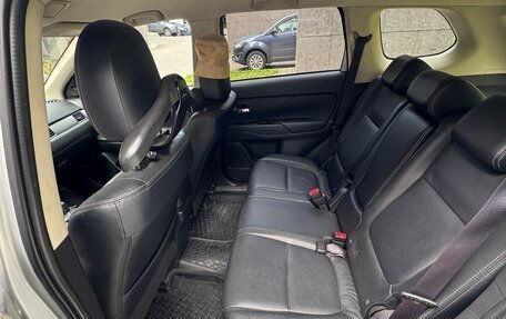 Mitsubishi Outlander III рестайлинг 3, 2015 год, 1 200 000 рублей, 15 фотография