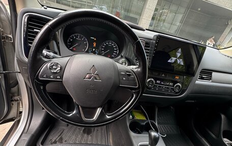 Mitsubishi Outlander III рестайлинг 3, 2015 год, 1 200 000 рублей, 12 фотография