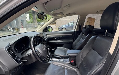 Mitsubishi Outlander III рестайлинг 3, 2015 год, 1 200 000 рублей, 14 фотография