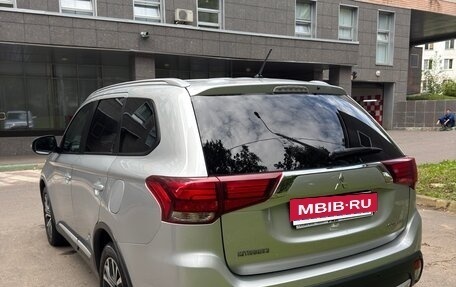 Mitsubishi Outlander III рестайлинг 3, 2015 год, 1 200 000 рублей, 22 фотография