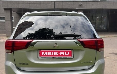 Mitsubishi Outlander III рестайлинг 3, 2015 год, 1 200 000 рублей, 24 фотография