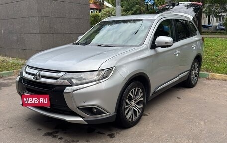 Mitsubishi Outlander III рестайлинг 3, 2015 год, 1 200 000 рублей, 28 фотография