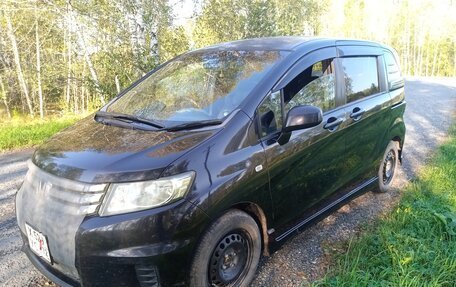 Honda Freed I, 2010 год, 1 350 000 рублей, 10 фотография