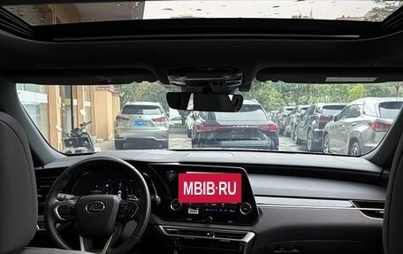 Lexus RX IV рестайлинг, 2024 год, 6 140 000 рублей, 7 фотография