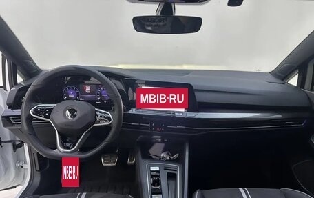 Volkswagen Golf VIII, 2022 год, 2 200 000 рублей, 2 фотография