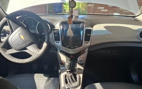 Chevrolet Cruze II, 2011 год, 530 000 рублей, 6 фотография