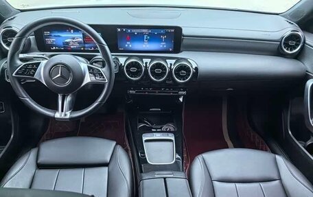 Mercedes-Benz A-Класс, 2023 год, 2 100 000 рублей, 11 фотография