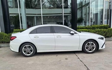 Mercedes-Benz A-Класс, 2023 год, 2 100 000 рублей, 5 фотография