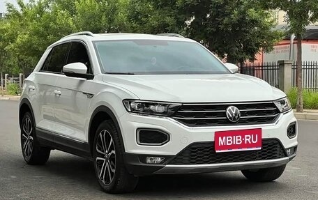 Volkswagen T-Roc I, 2022 год, 1 930 000 рублей, 1 фотография