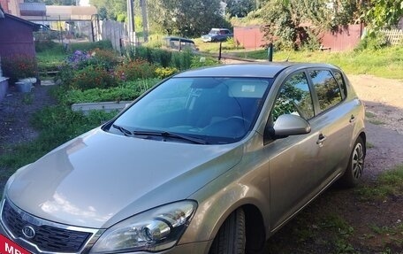 KIA cee'd I рестайлинг, 2011 год, 700 000 рублей, 1 фотография