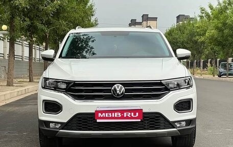 Volkswagen T-Roc I, 2022 год, 1 930 000 рублей, 2 фотография