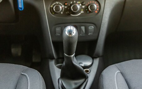 Renault Sandero II рестайлинг, 2015 год, 848 000 рублей, 21 фотография
