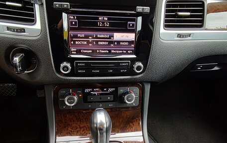 Volkswagen Touareg III, 2012 год, 2 500 000 рублей, 26 фотография