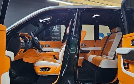 Rolls-Royce Cullinan, 2023 год, 33 000 000 рублей, 7 фотография