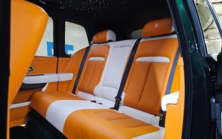 Rolls-Royce Cullinan, 2023 год, 33 000 000 рублей, 15 фотография