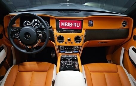 Rolls-Royce Cullinan, 2023 год, 33 000 000 рублей, 16 фотография