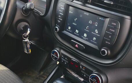 KIA Soul II рестайлинг, 2019 год, 2 300 000 рублей, 10 фотография
