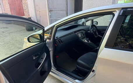 Toyota Prius, 2013 год, 1 600 000 рублей, 13 фотография