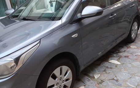 Hyundai Solaris II рестайлинг, 2017 год, 1 100 000 рублей, 2 фотография