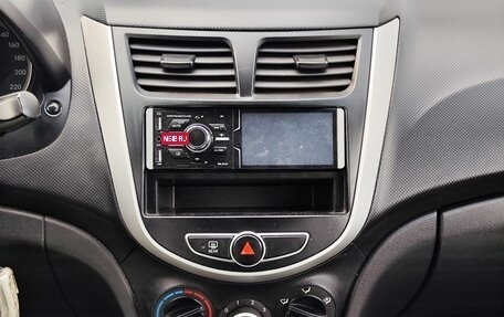 Hyundai Solaris II рестайлинг, 2011 год, 680 000 рублей, 18 фотография