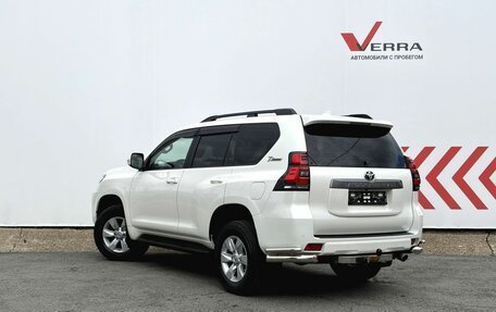 Toyota Land Cruiser Prado 150 рестайлинг 2, 2022 год, 6 000 000 рублей, 3 фотография