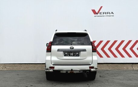 Toyota Land Cruiser Prado 150 рестайлинг 2, 2022 год, 6 000 000 рублей, 5 фотография