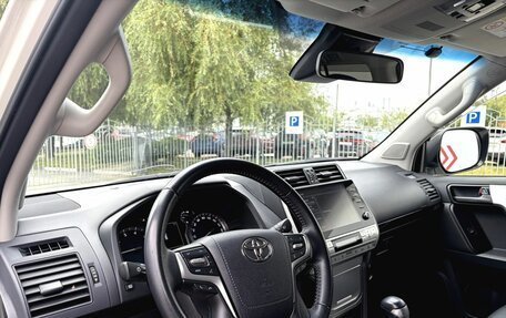 Toyota Land Cruiser Prado 150 рестайлинг 2, 2022 год, 6 000 000 рублей, 14 фотография