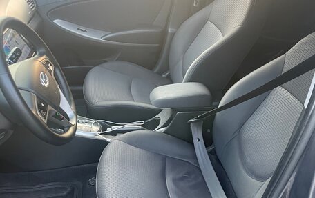 Hyundai Solaris II рестайлинг, 2015 год, 950 000 рублей, 5 фотография