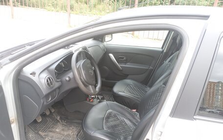 Renault Logan II, 2016 год, 580 000 рублей, 7 фотография