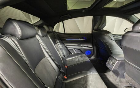Toyota Camry, 2024 год, 3 200 000 рублей, 16 фотография