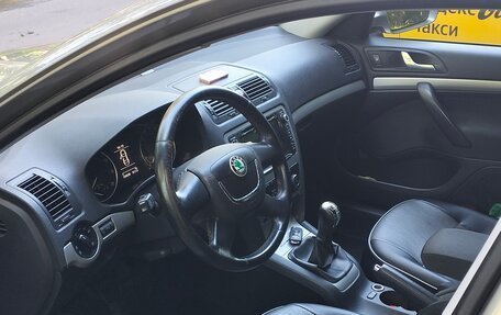 Skoda Octavia, 2010 год, 800 000 рублей, 2 фотография
