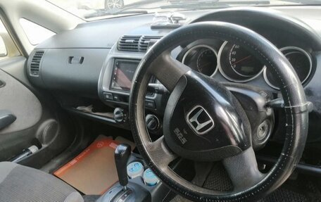 Honda Fit III, 2004 год, 250 000 рублей, 8 фотография