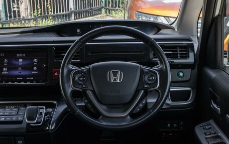 Honda Stepwgn IV, 2018 год, 2 550 000 рублей, 14 фотография