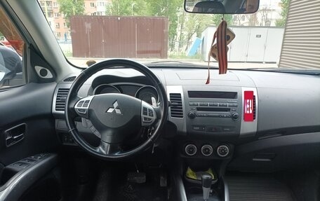 Mitsubishi Outlander III рестайлинг 3, 2008 год, 1 000 000 рублей, 13 фотография