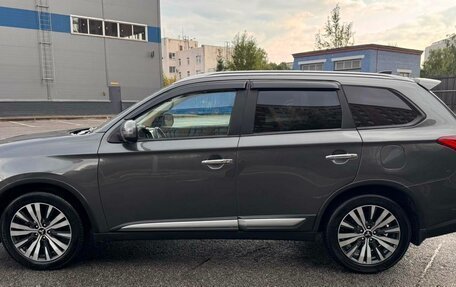 Mitsubishi Outlander III рестайлинг 3, 2019 год, 2 300 000 рублей, 7 фотография