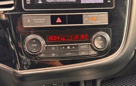 Mitsubishi Outlander III рестайлинг 3, 2019 год, 2 300 000 рублей, 11 фотография