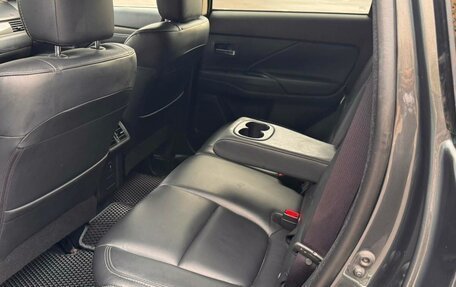 Mitsubishi Outlander III рестайлинг 3, 2019 год, 2 300 000 рублей, 16 фотография