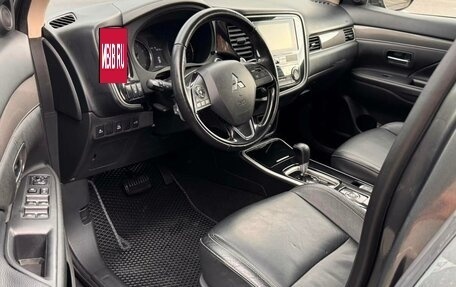 Mitsubishi Outlander III рестайлинг 3, 2019 год, 2 300 000 рублей, 17 фотография