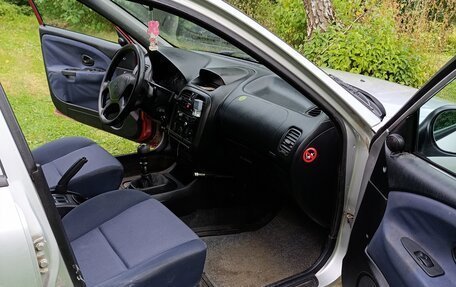 Mitsubishi Carisma I, 2002 год, 250 000 рублей, 18 фотография