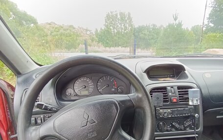 Mitsubishi Carisma I, 2002 год, 250 000 рублей, 19 фотография