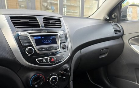 Hyundai Solaris II рестайлинг, 2011 год, 590 000 рублей, 10 фотография