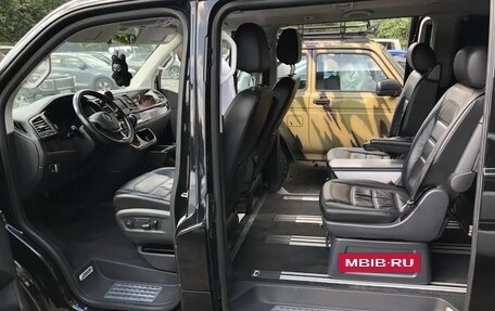 Volkswagen Multivan T6 рестайлинг, 2018 год, 4 500 000 рублей, 8 фотография