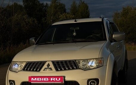 Mitsubishi Pajero Sport II рестайлинг, 2013 год, 1 300 000 рублей, 12 фотография