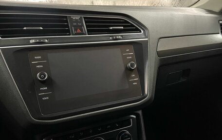 Volkswagen Tiguan II, 2018 год, 2 090 000 рублей, 18 фотография