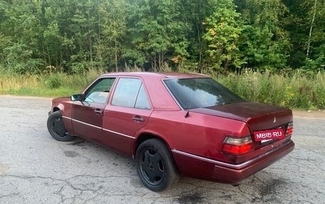 Mercedes-Benz E-Класс, 1993 год, 200 000 рублей, 2 фотография