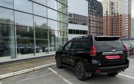 Toyota Land Cruiser Prado 150 рестайлинг 2, 2021 год, 4 490 000 рублей, 6 фотография