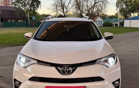 Toyota RAV4, 2016 год, 2 100 000 рублей, 2 фотография