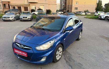 Hyundai Solaris II рестайлинг, 2011 год, 350 000 рублей, 1 фотография