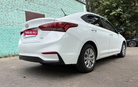 Hyundai Solaris II рестайлинг, 2017 год, 990 000 рублей, 2 фотография